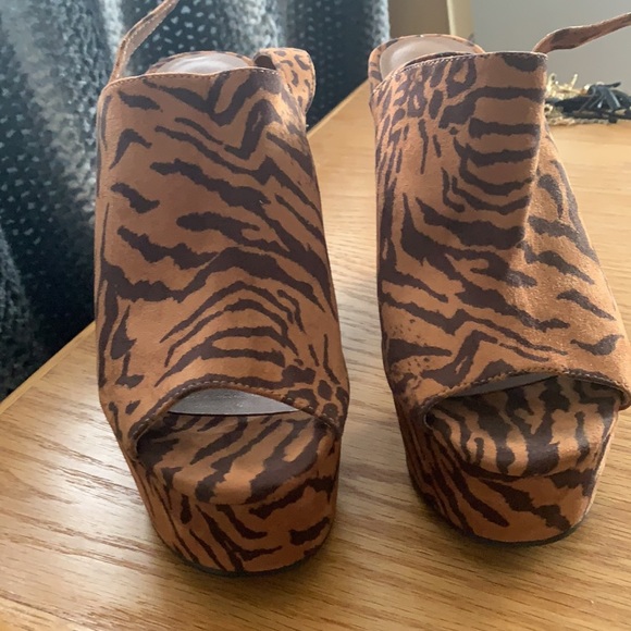 Animal Print  Wedge Heels - Picture 2 of 5